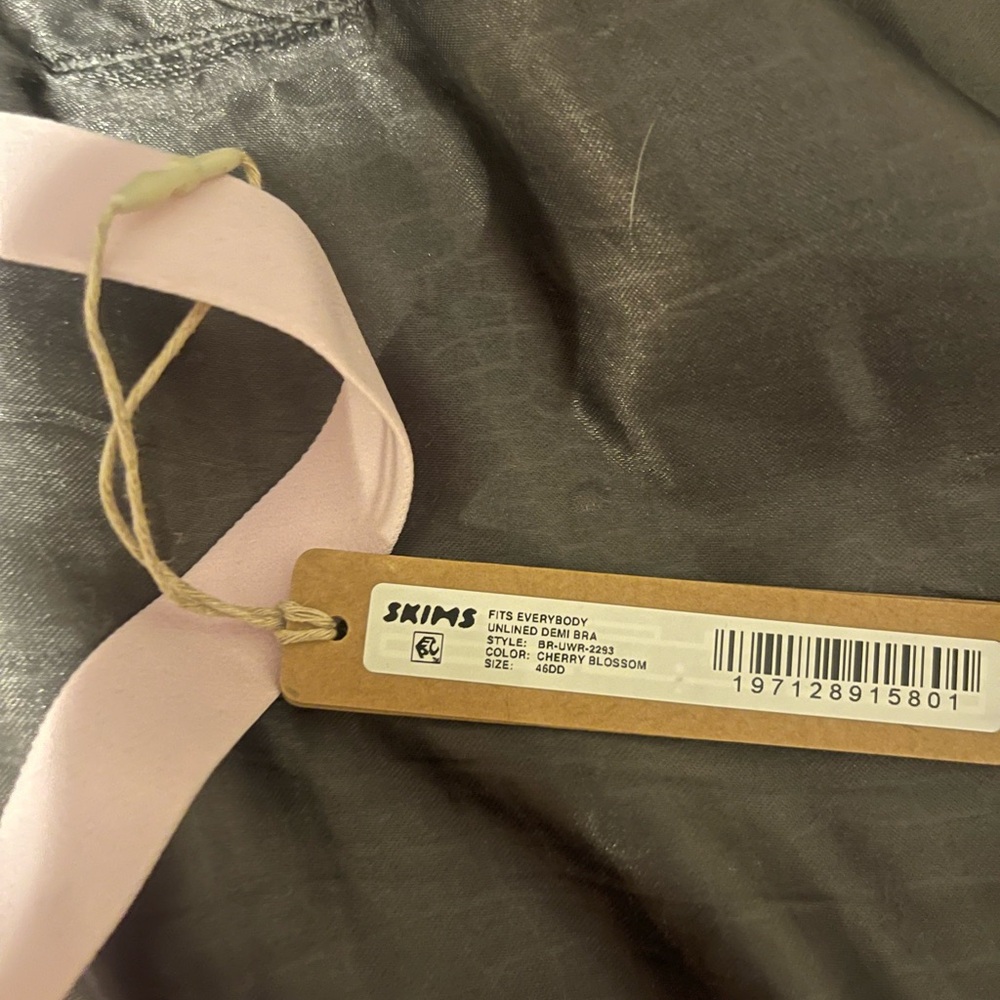 Skims Fits Everybody unlined Demi bra - Picture 6 of 7